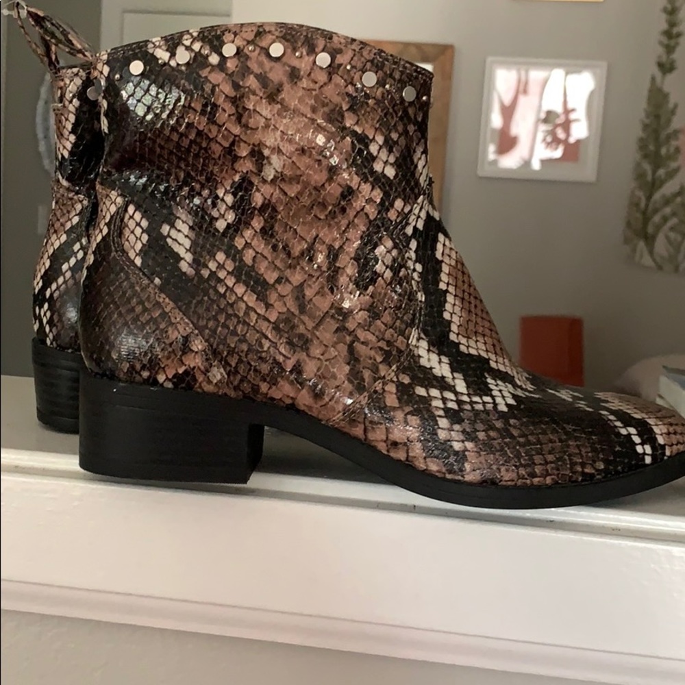 Dolce vita snake boots
